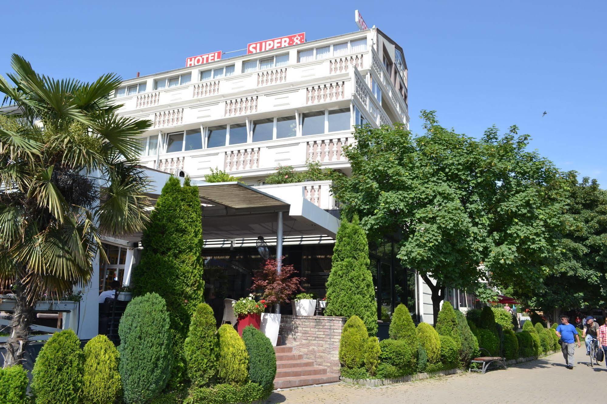Hotel Super 8 Skopje Ngoại thất bức ảnh